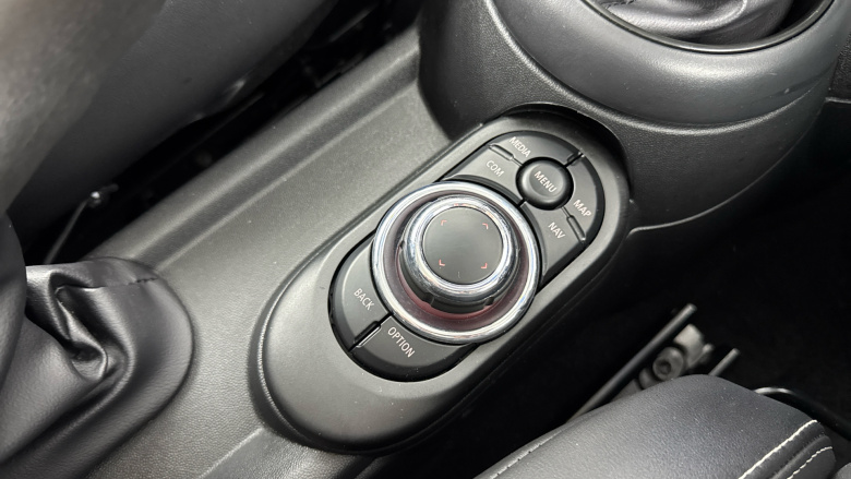 MINI Hatchback 1.5 Cooper Classic 5dr Auto [Nav Pack] Petrol Hatchback